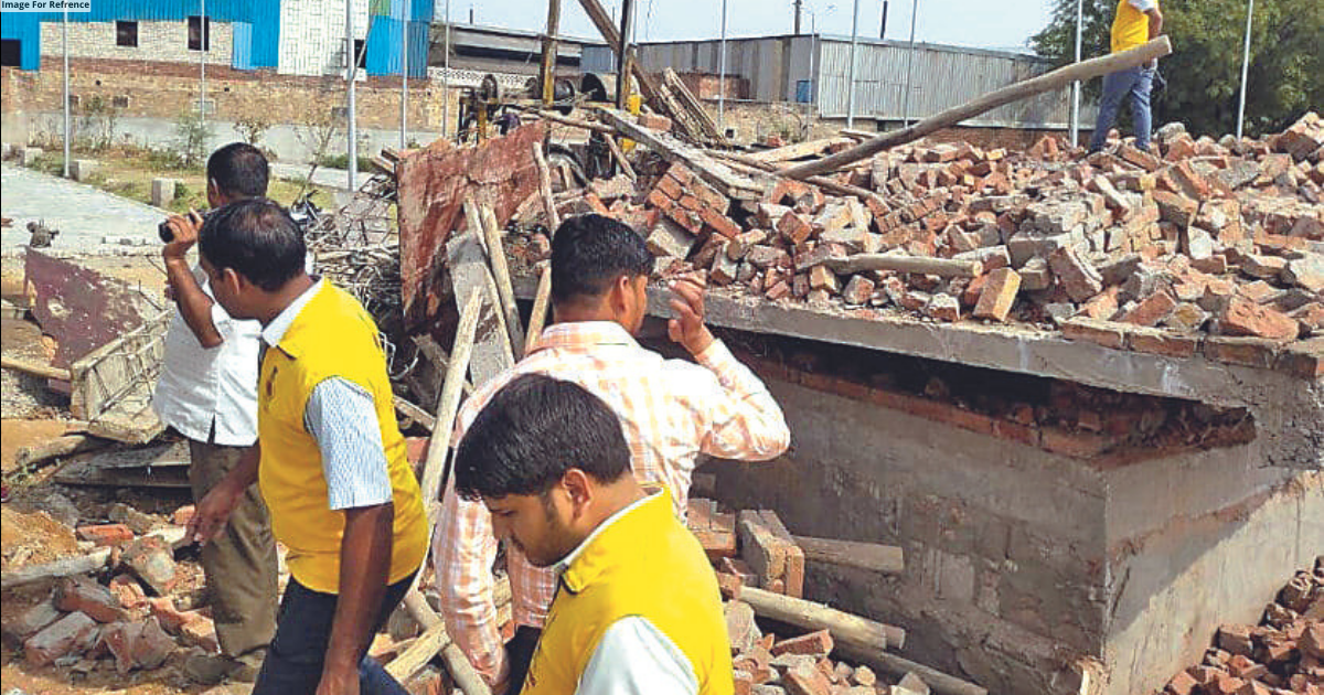 Roof of under-construction shop collapses, six injured